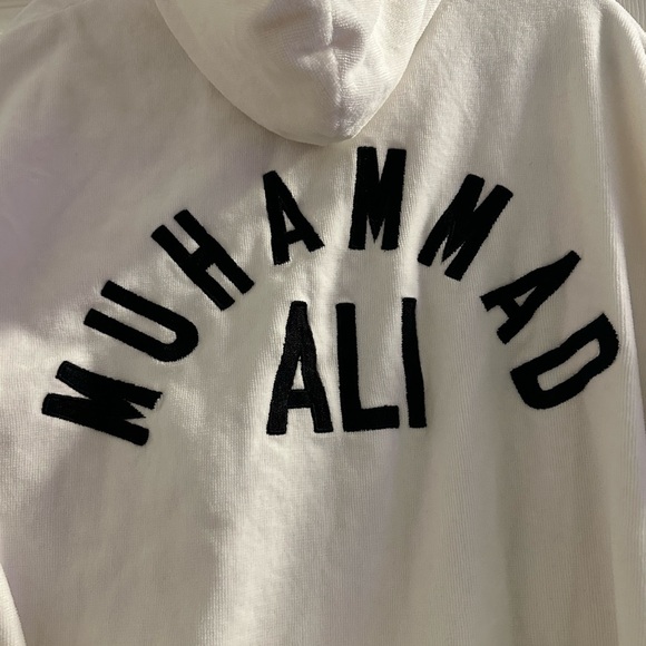 MUHAMMAD ALI’s 70th ANNIVERSARY TRIBUTE ROBE- WHITE HOODED ROBE UNISEX-L - Picture 3 of 6